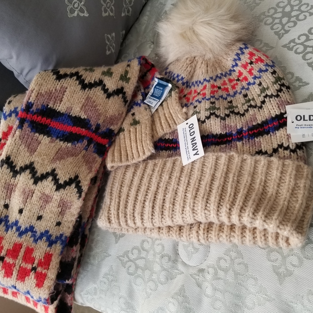 Old Navy Adult Knit Hat and Scarf Set with Beige and Multicolor Design
